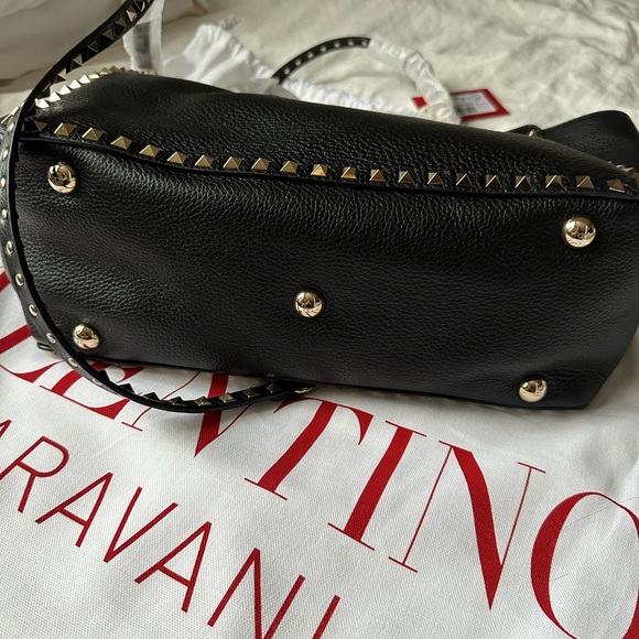 NEW Valentino Rockstud Medium Grainy Leather Crossbody 2 Way Tote - Picture 15 of 17